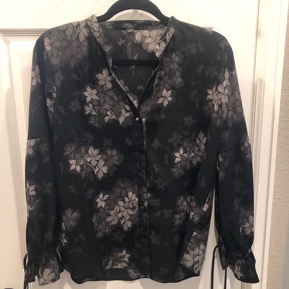 Black & grey floral long sleeve Ann Taylor blouse